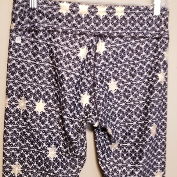 Fabletics Salar Printed Leggings in Gold Stardust - Picture 5 of 6